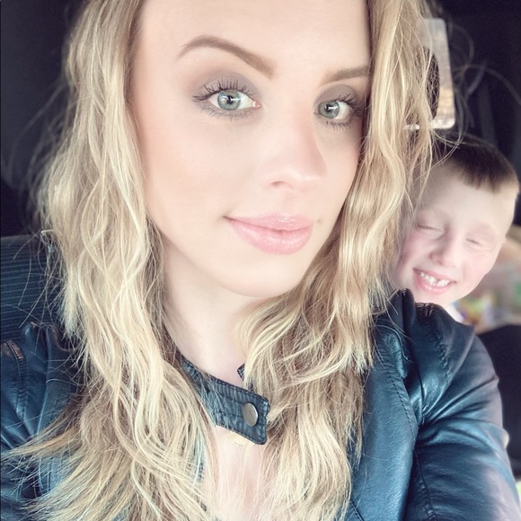 Meet your Posher, Briana - Picture 4 of 8